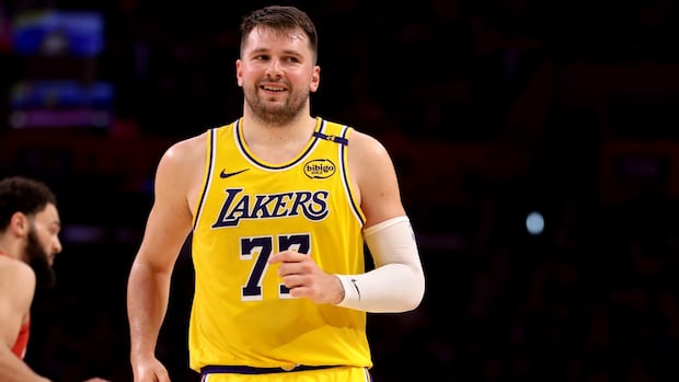 Luka Doncic agrees to 3-year, $165M US contract extension with Lakers
